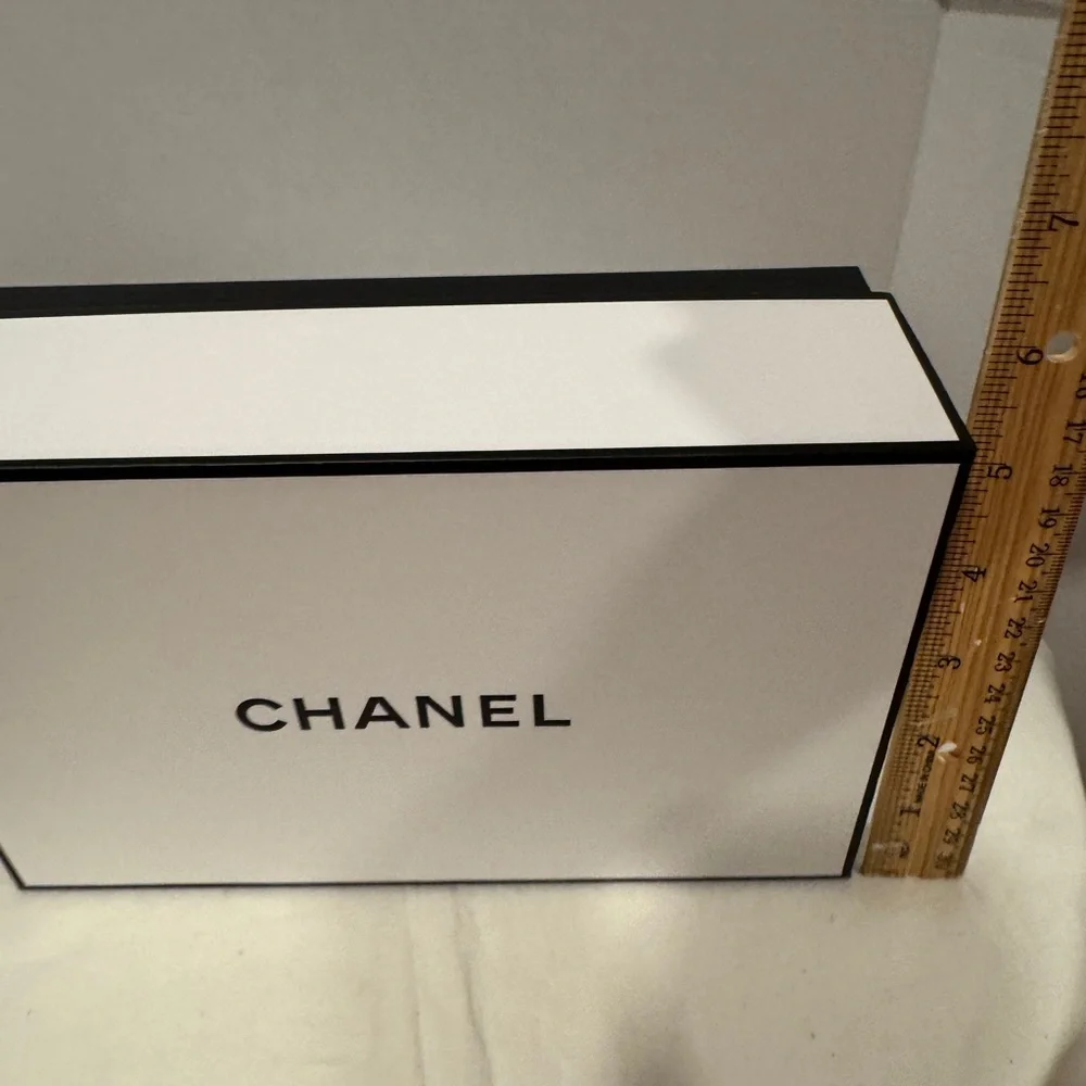 CHANEL channel empty